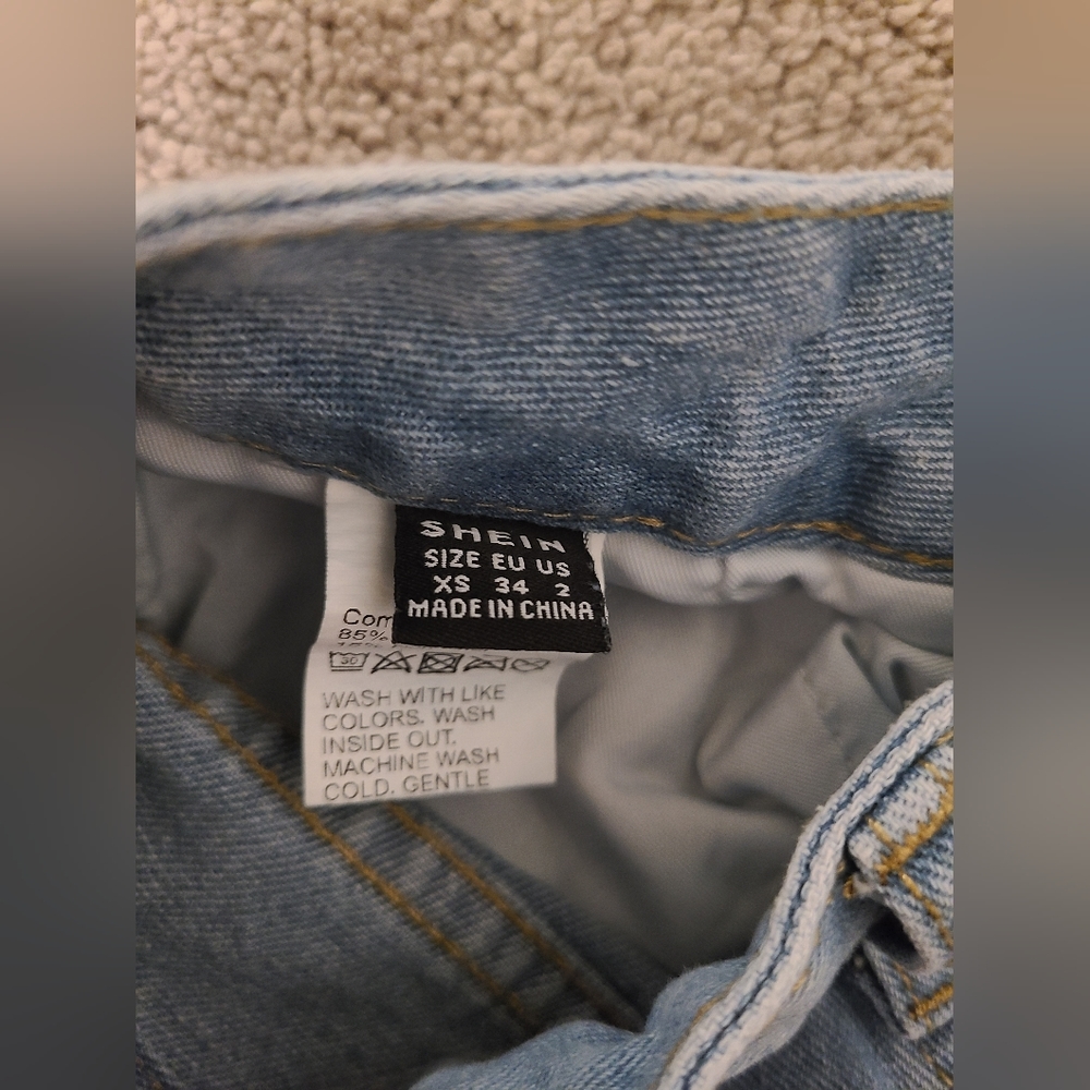 High Rise Mom Jeans - Picture 5 of 6